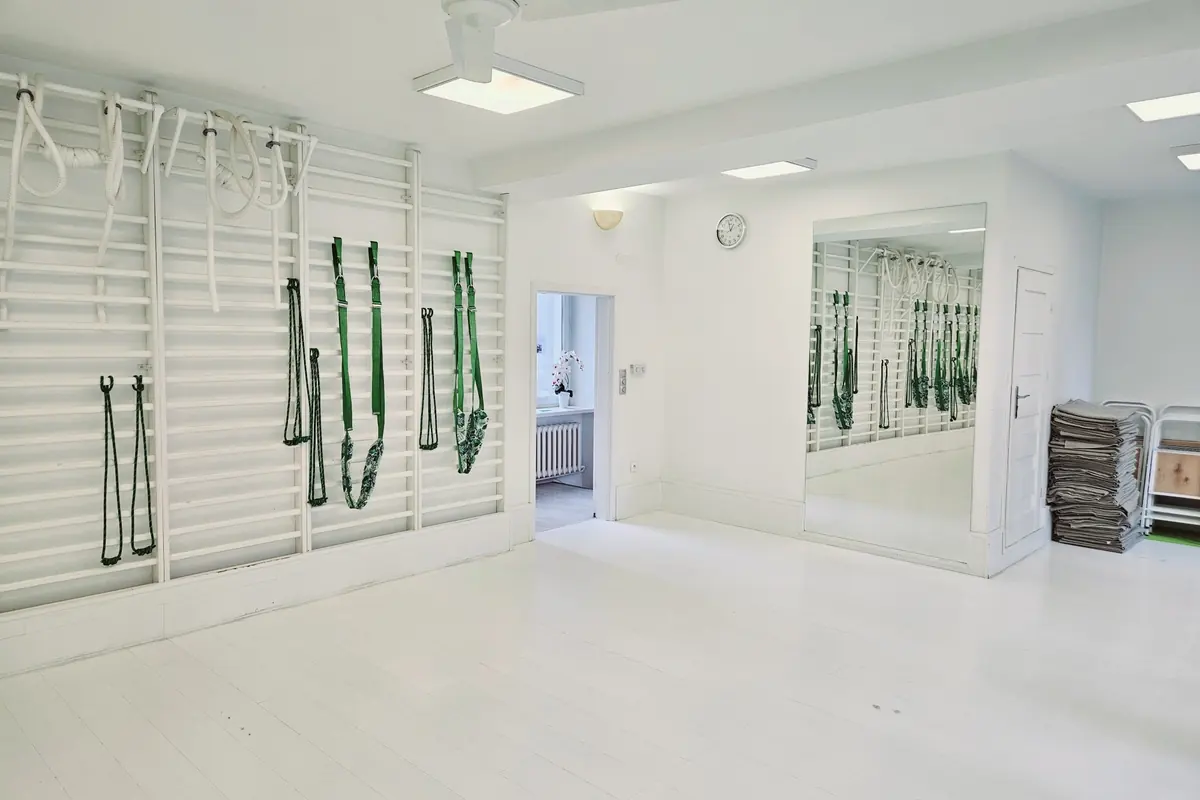 Sala zielona, lustro i drabinki
